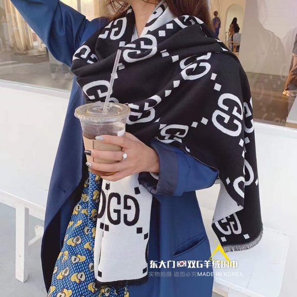 ๐โจAUTHENTICโจ๐Gucci scarf - Picture 4 of 7